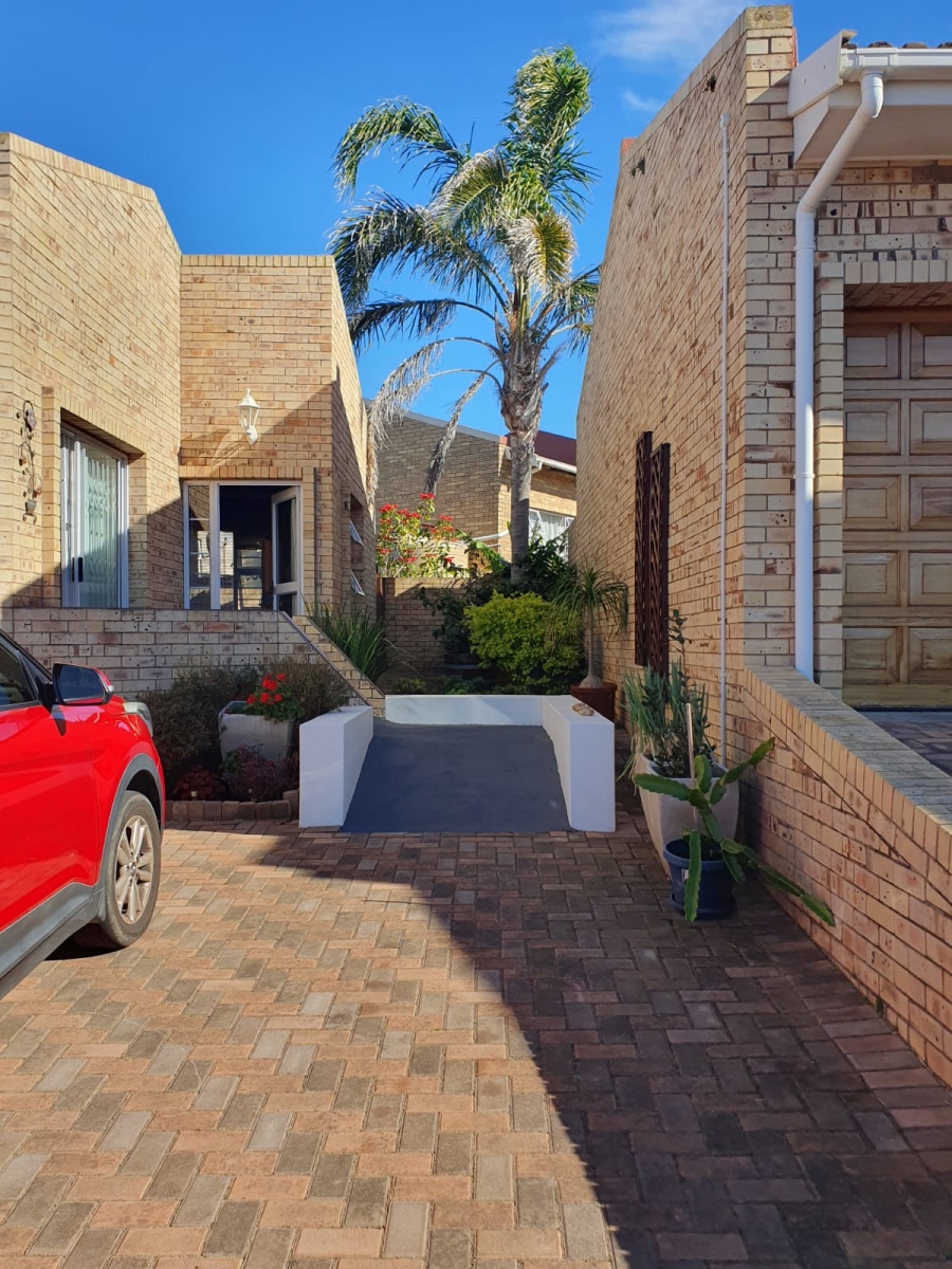 3 Bedroom Property for Sale in Wavecrest Eastern Cape